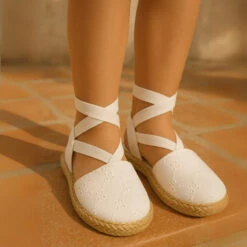 Alpargata Niña Con Cintas En Lona Algodón VOILE. -Okaaspain alpargata nina lona algodon voile tipo valenciana cierre cintas 2