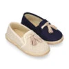 Alpargata Niño Tipo MOCASÍN Con Borlas En LINO NATURAL.