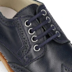 Blucher Niño Ceremonia Con Cordones En Piel Napa Marino. -Okaaspain blucher ninos ceremonia piel napa color azul marino picados pala vega 5