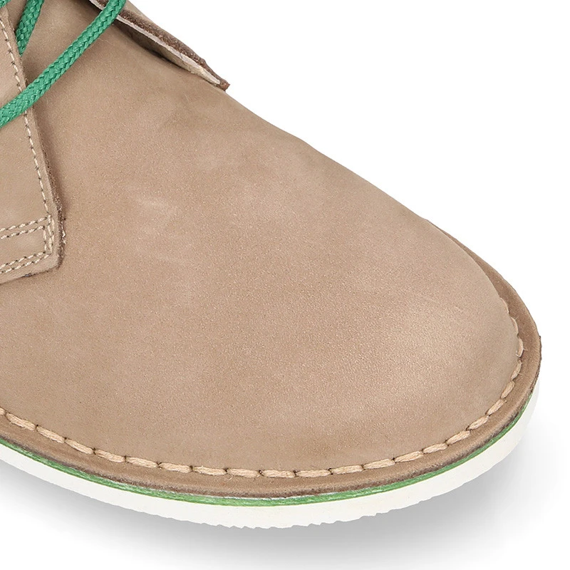 Bota Safari En Nobuck Con Cordones Y Suela En Blanco. 9 Bota Safari En Nobuck Con Cordones Y Suela En Blanco. - Imagen 7