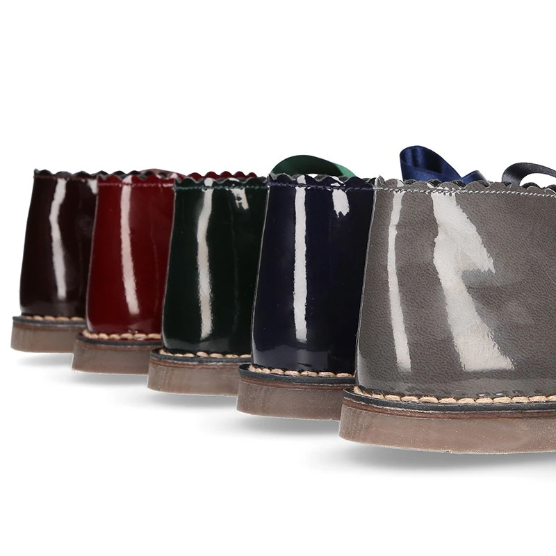 Bota Safari O Pisacacas Niñas Con Cordones Y Ondas En Piel Charol. 13 Bota Safari O Pisacacas Niñas Con Cordones Y Ondas En Piel Charol. - Imagen 11