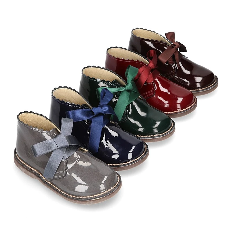 Bota Safari O Pisacacas Niñas Con Cordones Y Ondas En Piel Charol. 19 Bota Safari O Pisacacas Niñas Con Cordones Y Ondas En Piel Charol. - Imagen 17