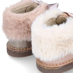 Botita Safari Niña Lazos Seda Y Cuello De Pelo En Piel Laminada. 34 Botita Safari Niña Lazos Seda Y Cuello De Pelo En Piel Laminada. -Okaaspain bota safari pisacacas lazos seda cuello pelo piel laminada 13