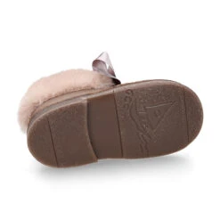 Botita Safari Niña Lazos Seda Y Cuello De Pelo En Piel Laminada. 39 Botita Safari Niña Lazos Seda Y Cuello De Pelo En Piel Laminada. -Okaaspain bota safari pisacacas lazos seda cuello pelo piel laminada 18