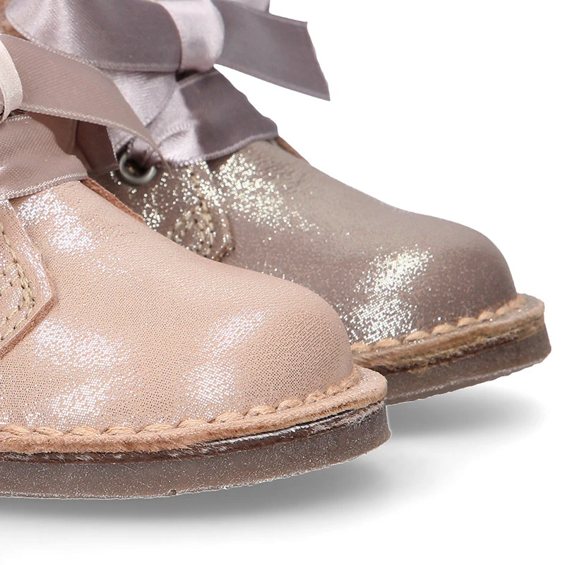 Botita Safari Niña Lazos Seda Y Cuello De Pelo En Piel Laminada. 9 Botita Safari Niña Lazos Seda Y Cuello De Pelo En Piel Laminada. - Imagen 7