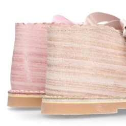 Bota Safari Niñas Con Cordones Seda Y Ondas En Piel Charol Combinada. -Okaaspain bota safari pisacacas nina ceremonia cierre cordones diseno ondas piel charol combinada 7