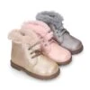 Botita Safari Niña Con Cordones Y Cuello De Pelo En Piel PERLADA. 2 Botita Safari Niña Con Cordones Y Cuello De Pelo En Piel PERLADA. -Okaaspain bota safari pisacacas nina cuello pelo piel efecto perla cordones metalizados