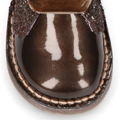 Botita Safari Niña En Piel Charol Perlado Con GLITTER Y Lazos De Terciopelo. -Okaaspain bota safari pisacacas nina piel charol perlado glitter lazos terciopelo 11