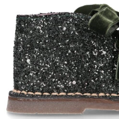 Botita Safari Niña En Piel Charol Perlado Con GLITTER Y Lazos De Terciopelo. -Okaaspain bota safari pisacacas nina piel charol perlado glitter lazos terciopelo 12
