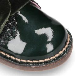 Botita Safari Niña En Piel Charol Perlado Con GLITTER Y Lazos De Terciopelo. -Okaaspain bota safari pisacacas nina piel charol perlado glitter lazos terciopelo 15