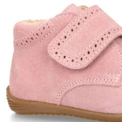 Botita Casual Respetuosa Niños OKAA FLEX Sin Cordones, Picados Y Forro De Lana En Piel Serraje ROSA. 27 Botita Casual Respetuosa Niños OKAA FLEX Sin Cordones, Picados Y Forro De Lana En Piel Serraje ROSA. -Okaaspain botita casual nino nina okaa flex cierre adherente picados forro lana super flexible piel serraje rosa 11