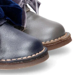 Botita Safari Niñas Con Cierre Adherente Con LAZO De Terciopelo En Piel Nacarada. 28 Botita Safari Niñas Con Cierre Adherente Con LAZO De Terciopelo En Piel Nacarada. -Okaaspain botita safari nina cierre adherente lazo terciopelo piel nacarada forro borrego 6