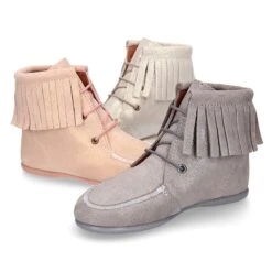 Botita Tipo MOHICANA Altura Media Con Flecos En Piel Serraje METALIZADO. 30 Botita Tipo MOHICANA Altura Media Con Flecos En Piel Serraje METALIZADO. -Okaaspain botita tipo wallabi mohicana altura media cordones flecos piel serraje metalizado ninas mujer 11