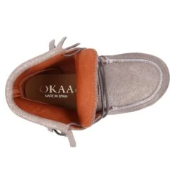 Botita Tipo MOHICANA Altura Media Con Flecos En Piel Serraje METALIZADO. 34 Botita Tipo MOHICANA Altura Media Con Flecos En Piel Serraje METALIZADO. -Okaaspain botita tipo wallabi mohicana altura media cordones flecos piel serraje metalizado ninas mujer 15