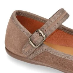 Mercedita Escotada Con Hebilla En Piel Serraje. 37 Mercedita Escotada Con Hebilla En Piel Serraje. -Okaaspain mercedita escotada con hebilla en piel serraje 15