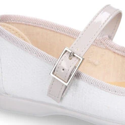 Mercedita Niña Okaa Con Hebilla Y Lazo Zapatero En Lona Laminada. -Okaaspain mercedita nina okaa lona laminada cierre hebilla diseno lazo zapatero 10