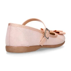 Mercedita Niña Okaa Con Hebilla Y Lazo Zapatero En Lona Laminada. -Okaaspain mercedita nina okaa lona laminada cierre hebilla diseno lazo zapatero 5