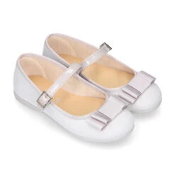 Mercedita Niña Okaa Con Hebilla Y Lazo Zapatero En Lona Laminada. -Okaaspain mercedita nina okaa lona laminada cierre hebilla diseno lazo zapatero 6