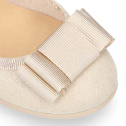 Mercedita Niña Okaa Con Hebilla Y Lazo Zapatero En Lona Laminada. -Okaaspain mercedita nina okaa lona laminada cierre hebilla diseno lazo zapatero 9