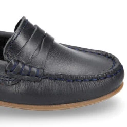Mocasín Niño Clásico Con Diseño De Antifaz En Piel Azul Marino. -Okaaspain mocasin nino clasico diseno antifaz piso conductor piel azul marino 12