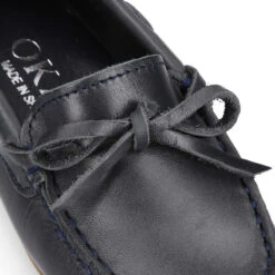 Mocasín Niño Clásico Con Diseño Con Lazos En Piel Azul Marino. 21 Mocasín Niño Clásico Con Diseño Con Lazos En Piel Azul Marino. -Okaaspain mocasin nino clasico diseno lazos piso conductor piel azul marino 6