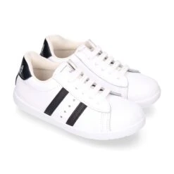 Zapatilla Niños Colegial OKAA Con Cordones, Rayas Laterales Y Puntera Reforzada En Piel Lavable. 20 Zapatilla Niños Colegial OKAA Con Cordones, Rayas Laterales Y Puntera Reforzada En Piel Lavable. -Okaaspain zapatilla ninos ninas okaa cordones rayas laterales puntera reforzada piel lavable 1