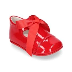 Angelito Para Bebés Con Lengüeta Y Lazo En Piel Charol.