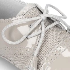 Zapatito Tipo BLUCHER Bebé Niño Con Borlas En Charol Con Lino. 31 Zapatito Tipo BLUCHER Bebé Niño Con Borlas En Charol Con Lino. -Okaaspain zapatito tipo blucher bebe con borlas en piel charol combinado lino 11