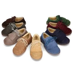 Zapatito Tipo Blucher Con Lengüeta Con Flecos Y Picados En Serraje.