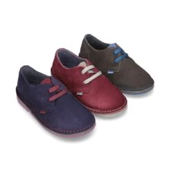 Zapatito Tipo Blucher Con Lengüeta, Cordones Y Suela Combinado En Piel Serraje.