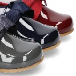 Zapatito Tipo Blucher Niño En Piel Charol Con Lazos. -Okaaspain zapatito tipo blucher en piel charol con lazos 6