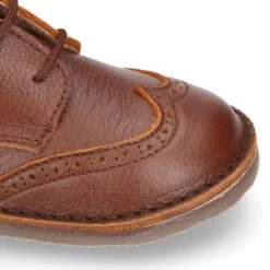 Zapatito Niño Tipo Blucher Con Picados Y Pala Vega En Piel. -Okaaspain zapatito tipo blucher ninos picados pala vega cierre cordones piel 10