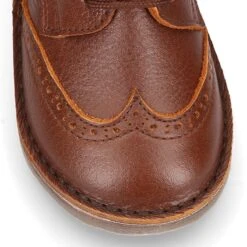 Zapatito Niño Tipo Blucher Con Picados Y Pala Vega En Piel. -Okaaspain zapatito tipo blucher ninos picados pala vega cierre cordones piel 6