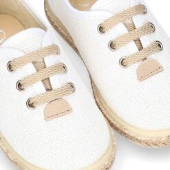 Alpargata Niño Tipo Blucher Con Cordones En LINO BLANCO. -Okaaspain zapato o alpargata tipo blucher con cordones en lona lino blanco 4