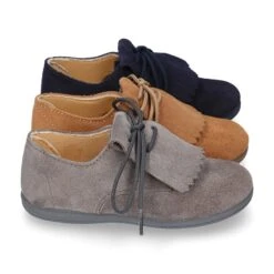 Blucher Niños Con Cordones Y FLECOS En Piel Serraje. 35 Blucher Niños Con Cordones Y FLECOS En Piel Serraje. -Okaaspain zapato tipo blucher con cordones y lengueta con flecos en piel serraje para ninos pequenos 15